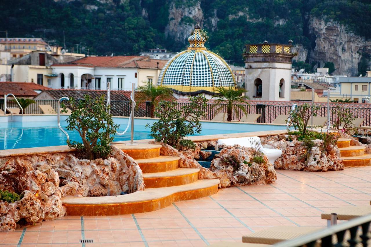 Grand Hotel La Favorita Sorrento Esterno foto The pool at the Carlton