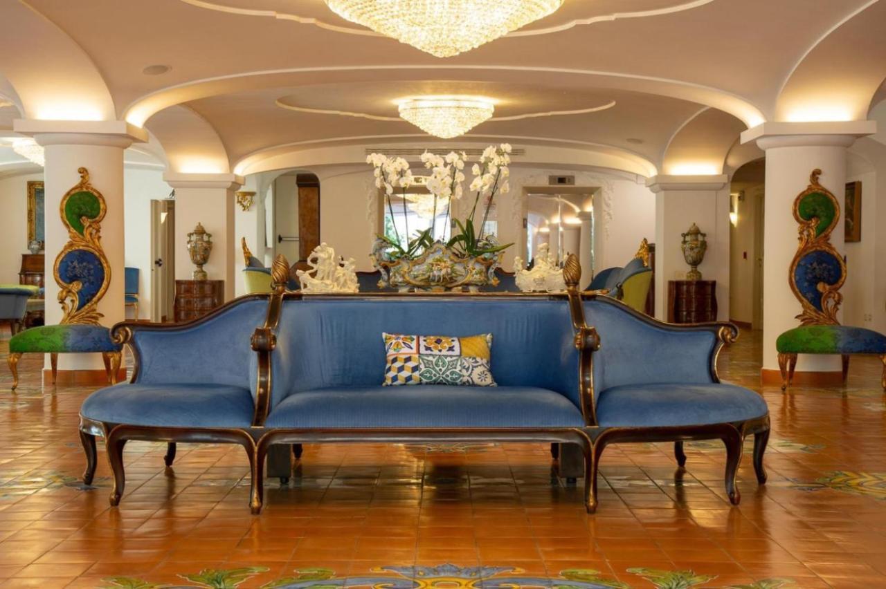 Grand Hotel La Favorita Sorrento Esterno foto The lobby of the hotel
