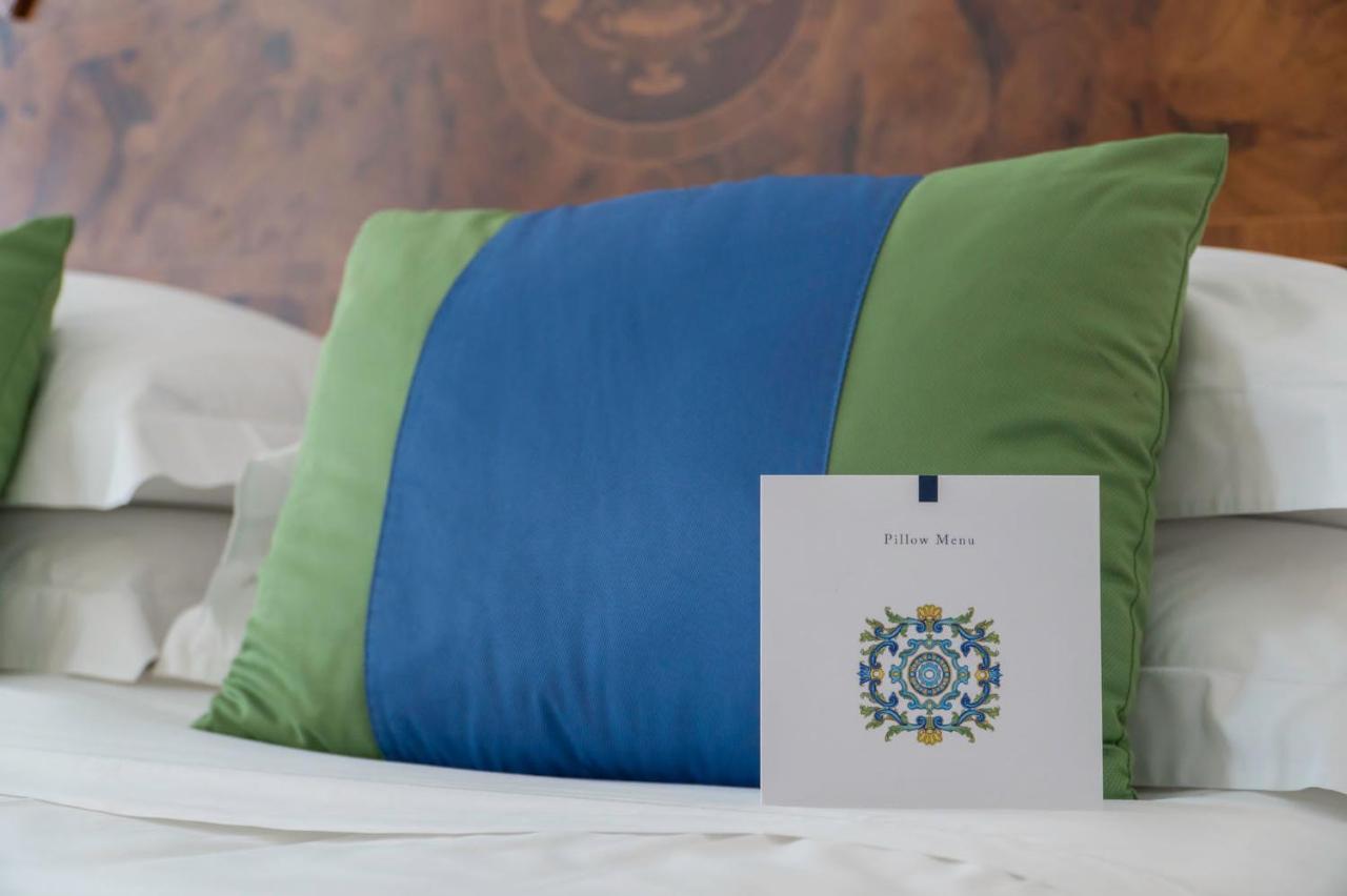 Grand Hotel La Favorita Sorrento Esterno foto A pillow menu at a hotel