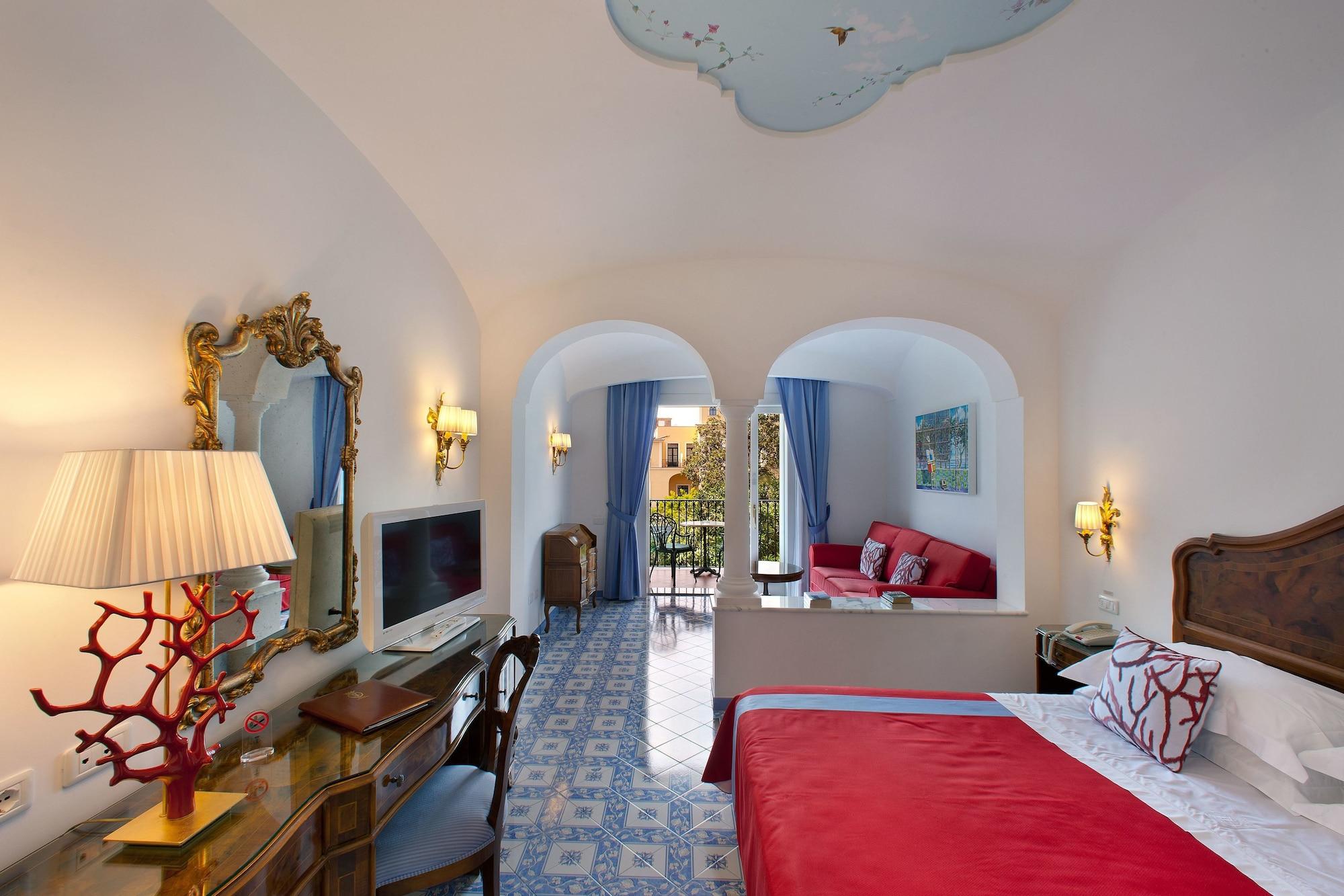 Grand Hotel La Favorita Sorrento Esterno foto A room at the hotel