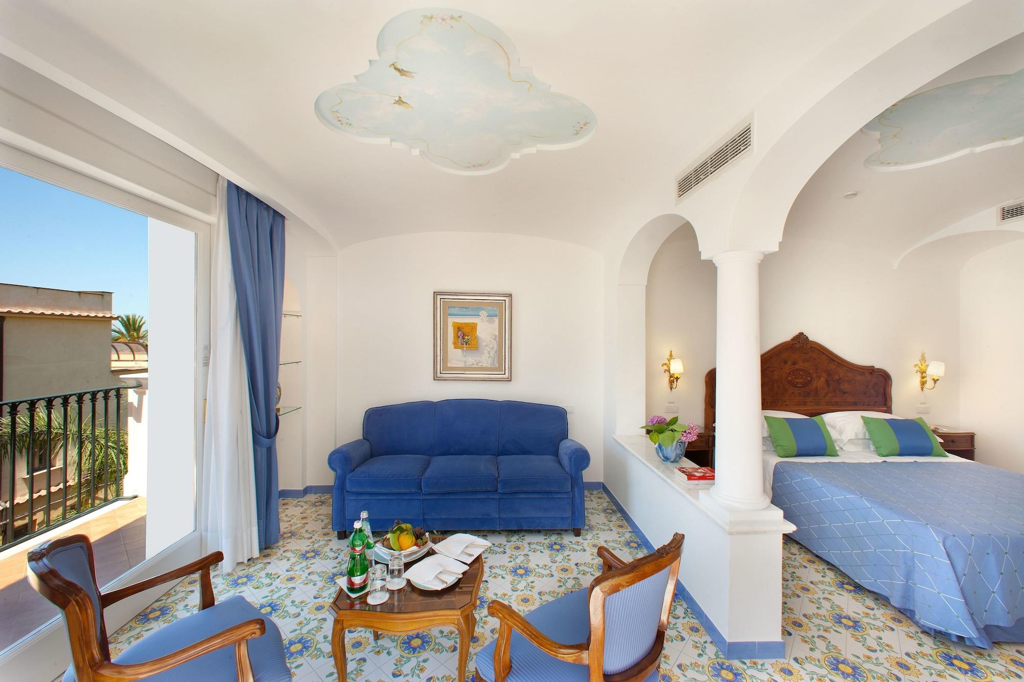 Grand Hotel La Favorita Sorrento Esterno foto A room at the Grand Hotel
