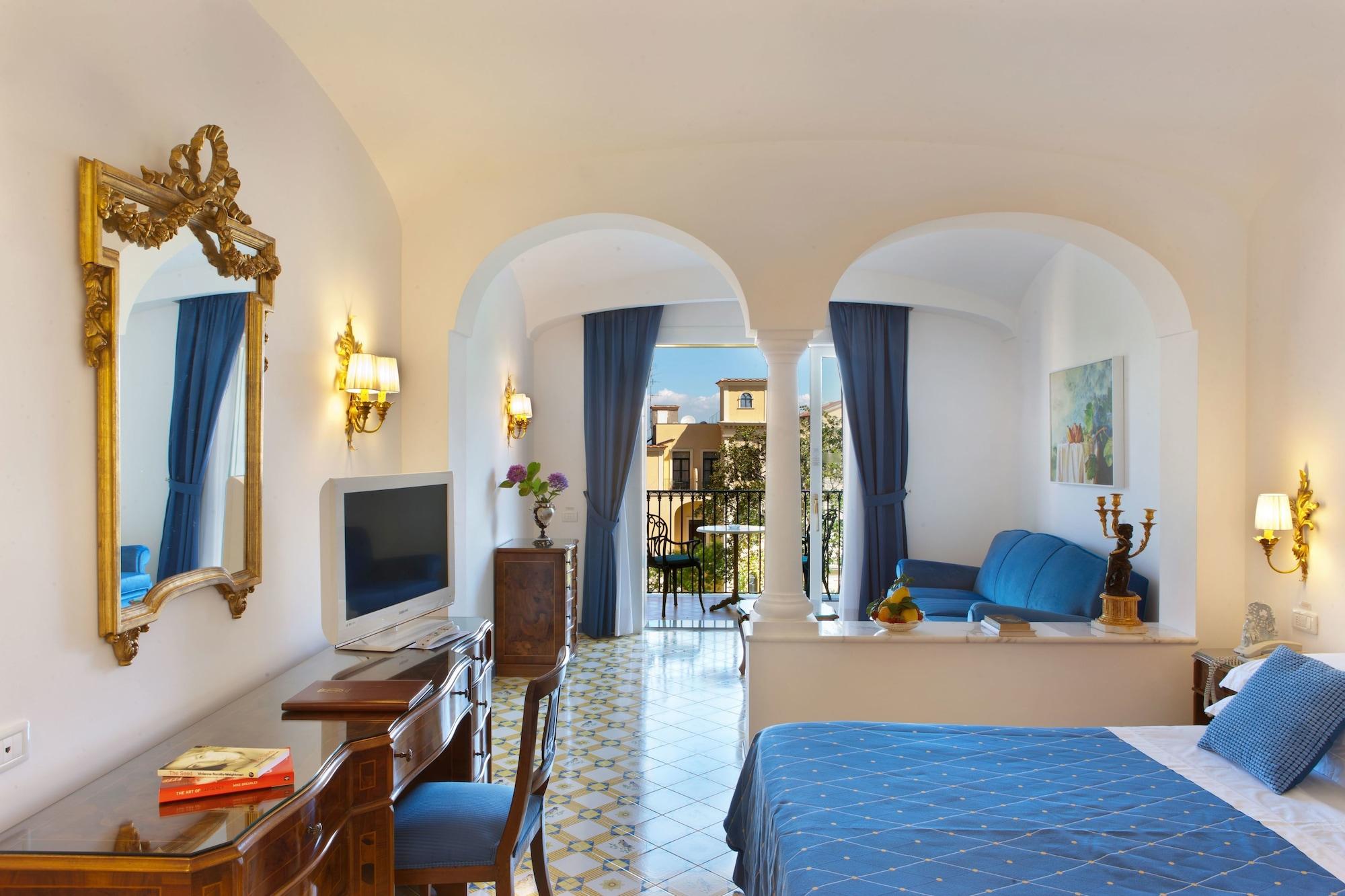 Grand Hotel La Favorita Sorrento Esterno foto A room at the Grand Hotel Royal