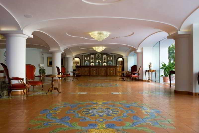 Grand Hotel La Favorita Sorrento Esterno foto Lobby