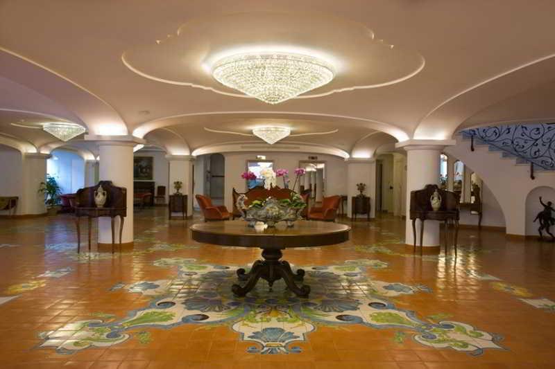Grand Hotel La Favorita Sorrento Esterno foto The lobby of the hotel