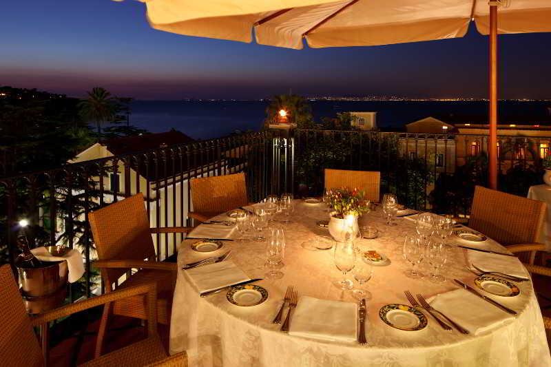 Grand Hotel La Favorita Sorrento Esterno foto The restaurant