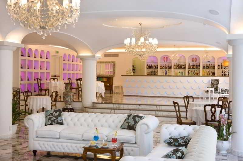 Grand Hotel La Favorita Sorrento Esterno foto Lobby