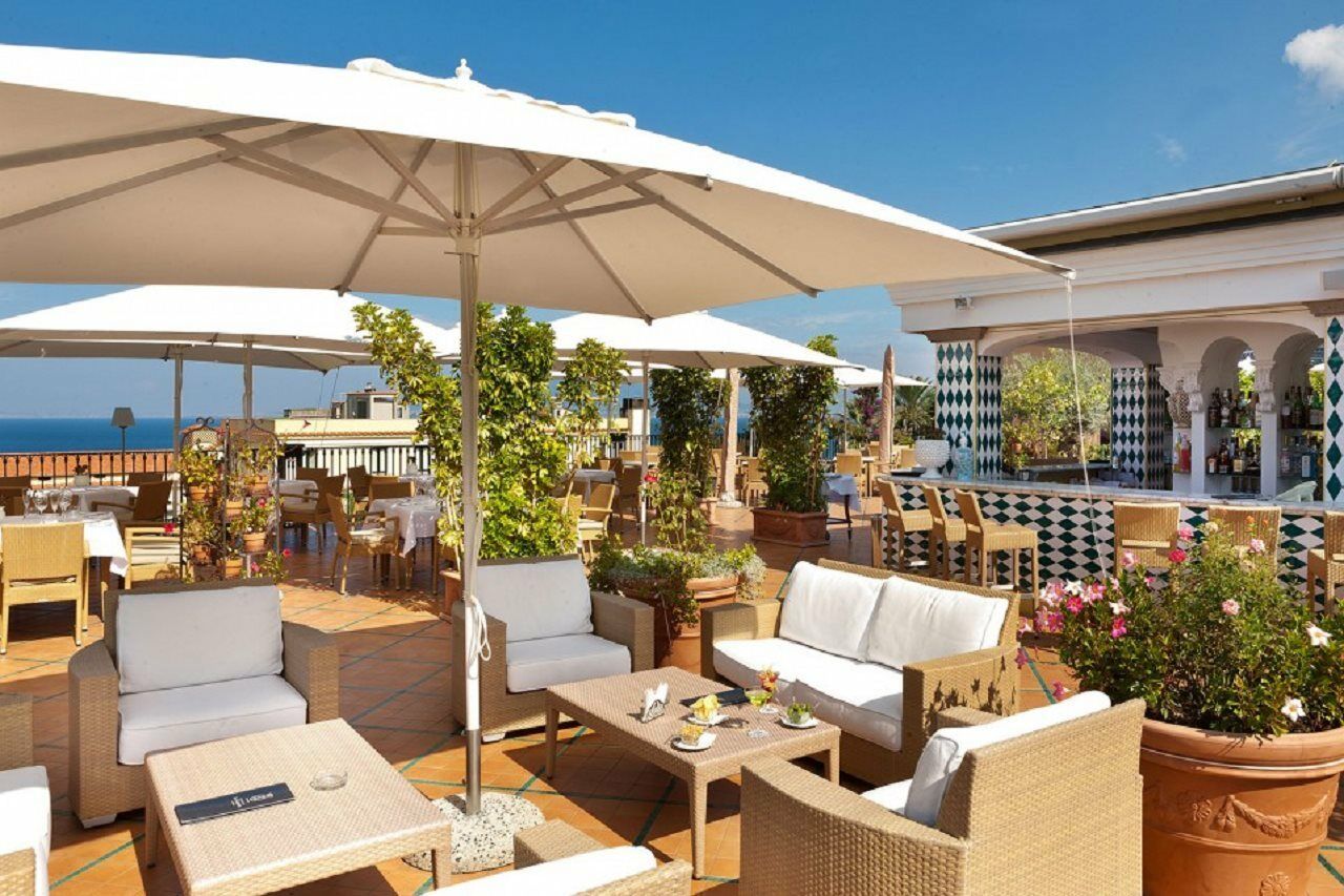Grand Hotel La Favorita Sorrento Esterno foto The Sky Bar