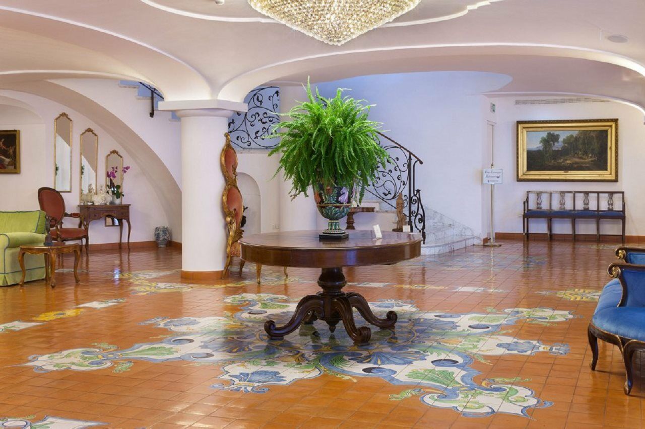 Grand Hotel La Favorita Sorrento Esterno foto Interior of the residence